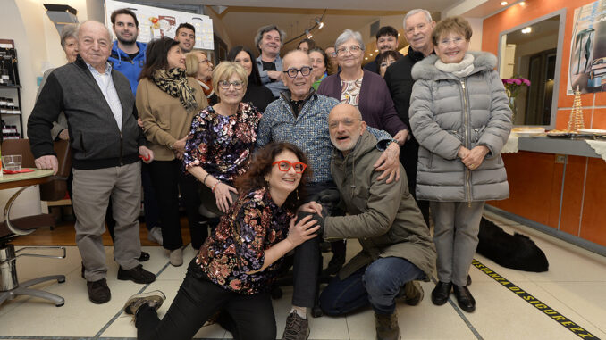 Alba / È festa per Saverio, il parrucchiere di corso Langhe ha compiuto novant’anni 3