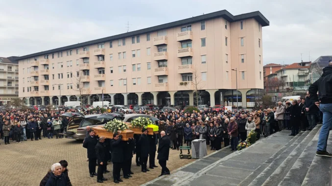 La morte non &egrave; la fine: Alba si &egrave; stretta in un grande abbraccio per l'ultimo saluto a Paolo e Francesco Foglino 4
