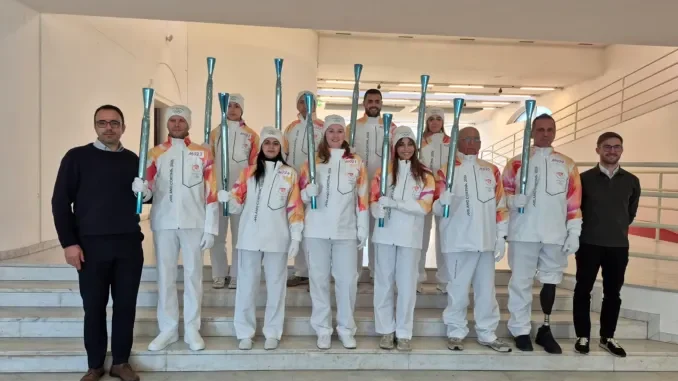 Il viaggio della fiamma / Venti anni dopo Torino 2006 la fiaccole torna ad Alba per Milano-Cortina 2026 2