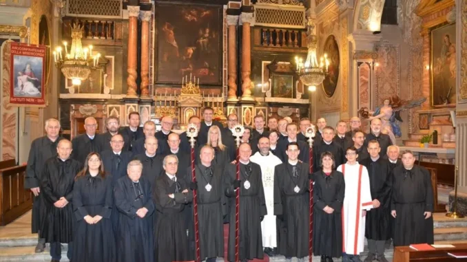 Epifania di tradizione e solidariet&agrave;: i Battuti neri investono i nuovi rettori 1