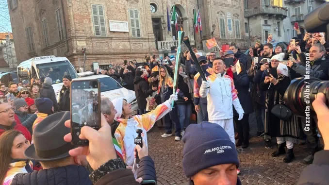 Il viaggio della fiamma / L'entusiasmo di Bra per la staffetta verso Milano-Cortina 5