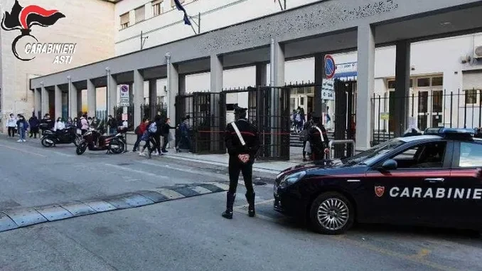 Scuole e Carabinieri collaborano per la sicurezza in aula: trovato un coltello a serramanico
