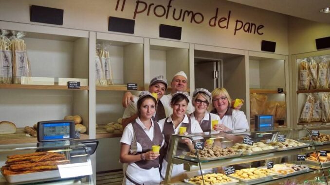 Dopo trent’anni il panettiere di Santo Stefano Belbo Enzo Scarsi si è ritirato