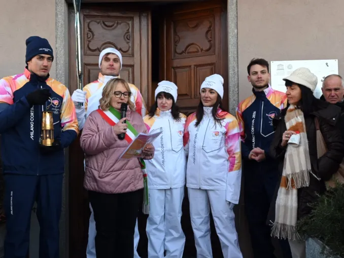 Il viaggio della fiamma / Anche La Morra illuminata dal fuoco simbolo dei Giochi 2