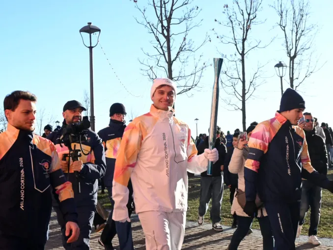 Il viaggio della fiamma / Anche La Morra illuminata dal fuoco che è simbolo dei Giochi 10