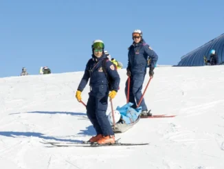 Tredicenne che rischiava di cadere nel vuoto salvato da tre poliziotti sulle piste di Prato Nevoso