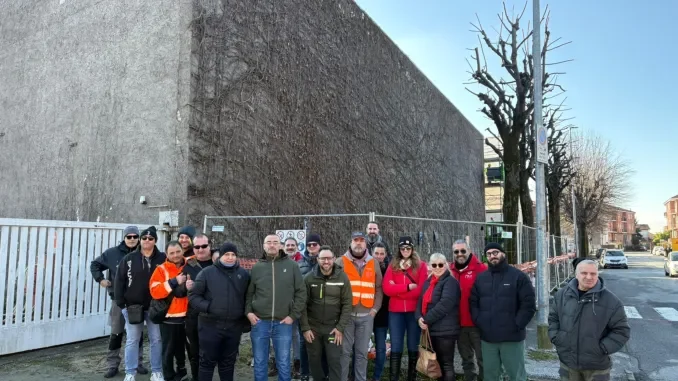 &Egrave; in corso lo sciopero dei lavoratori Armonia Teklog che operano all'interno dell'Abet laminati di Bra 1