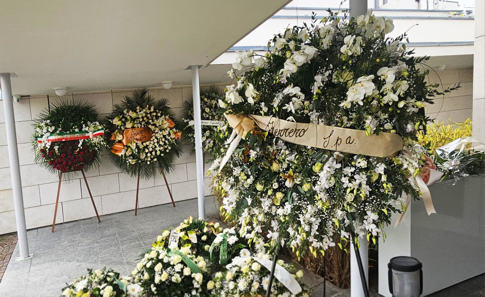 IL LUTTO Tantissime le persone alla camera ardente per rendere omaggio a Maria Franca Ferrero