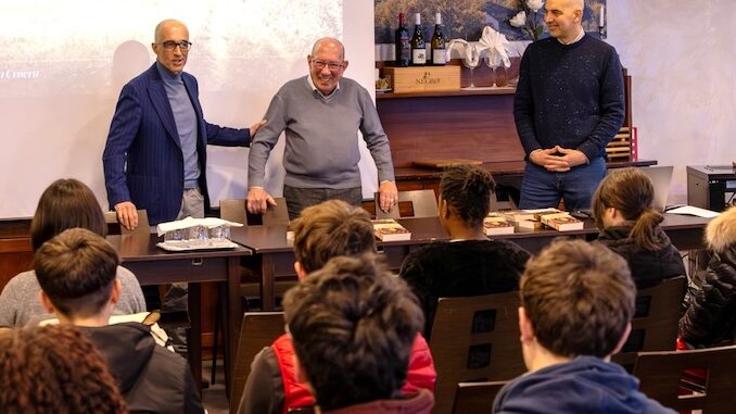 Giuseppe Braida, fondatore di Nutkao, presenta “Anna e il cioccolato” agli studenti di Alba Accademia Alberghiera