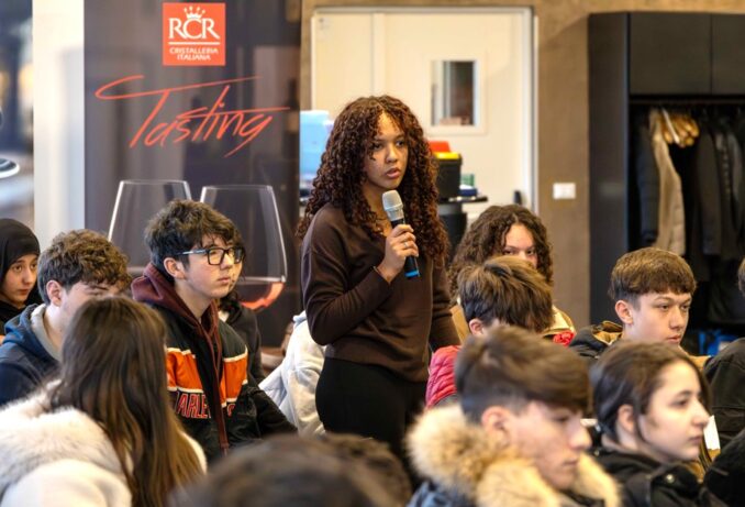 Giuseppe Braida, fondatore di Nutkao, presenta “Anna e il cioccolato” agli studenti di Alba Accademia Alberghiera 2