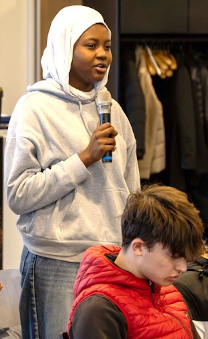 Giuseppe Braida, fondatore di Nutkao, presenta “Anna e il cioccolato” agli studenti di Alba Accademia Alberghiera 4