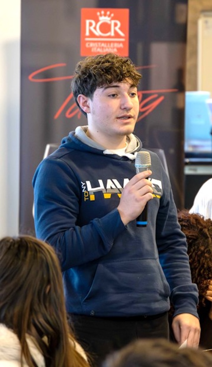 Giuseppe Braida, fondatore di Nutkao, presenta “Anna e il cioccolato” agli studenti di Alba Accademia Alberghiera 5