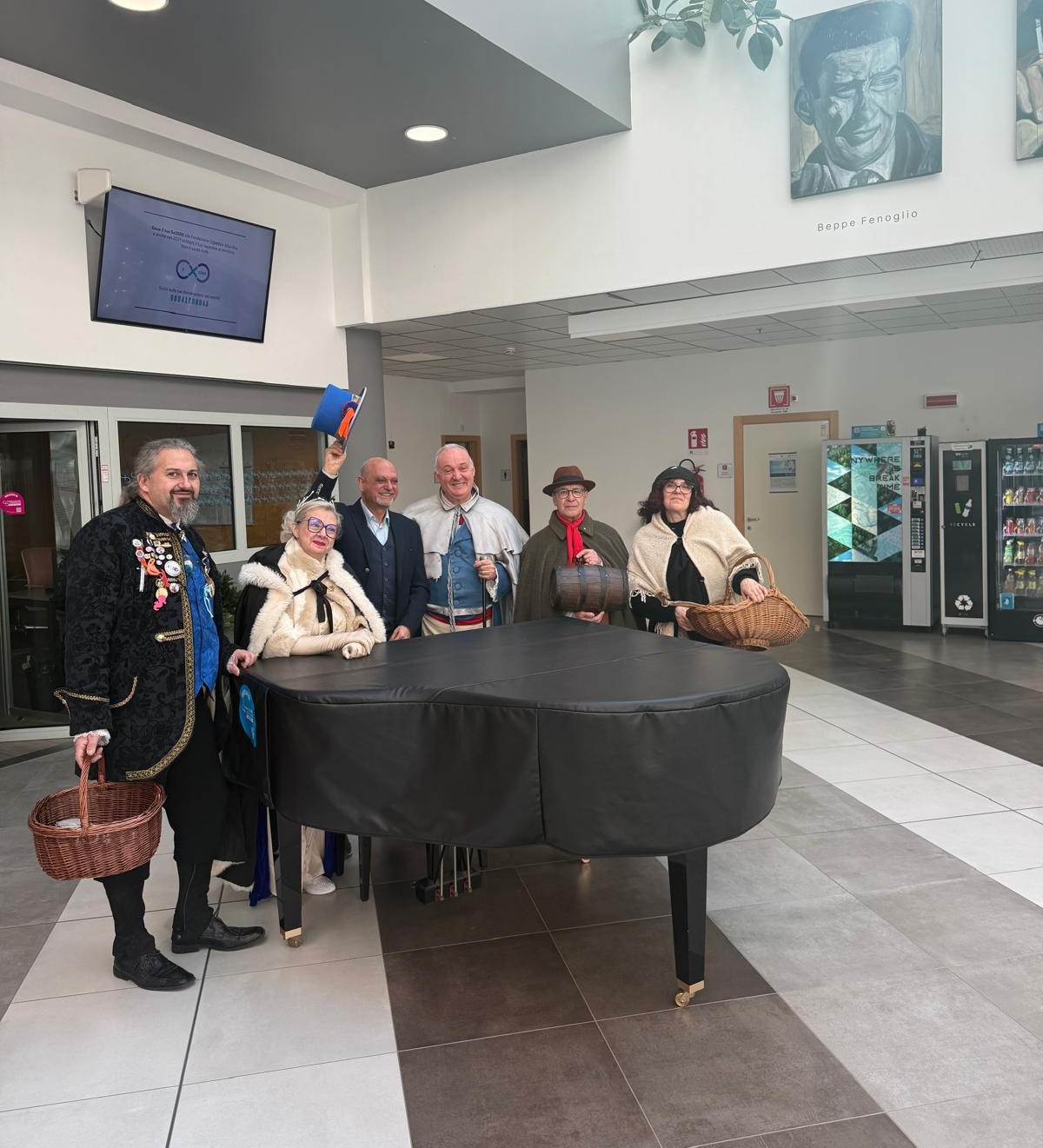 Le maschere della Famija Albèisa hanno portato il sorriso ai piccoli della pediatria di Verduno 4