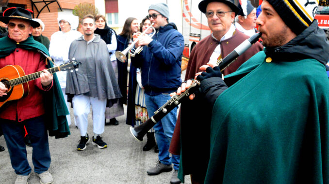 &Egrave; iniziato il Carlev&egrave; benefich della Famija alb&egrave;isa con le prime visite [FOTO] 5