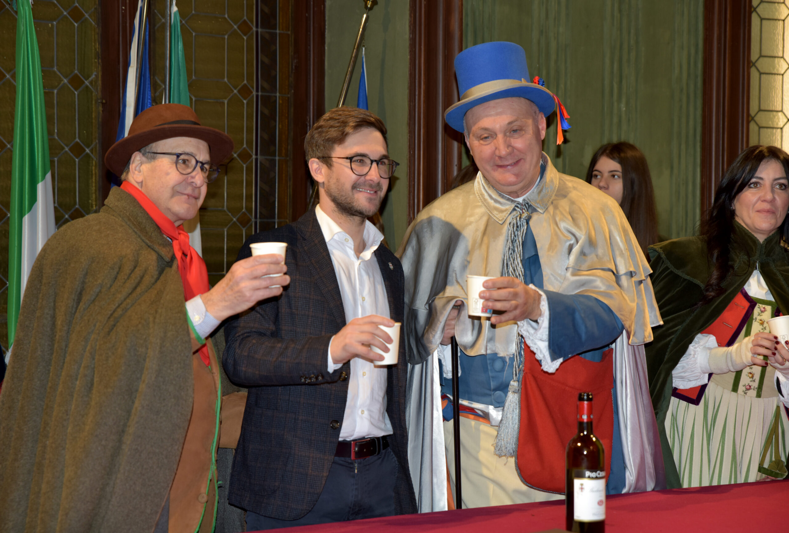 Le maschere della Famija Albeisa al sindaco: «Ma se a Vance interessa la Groenlandia, abbiamo paura per il San Domenico» <p data-wpview-marker=