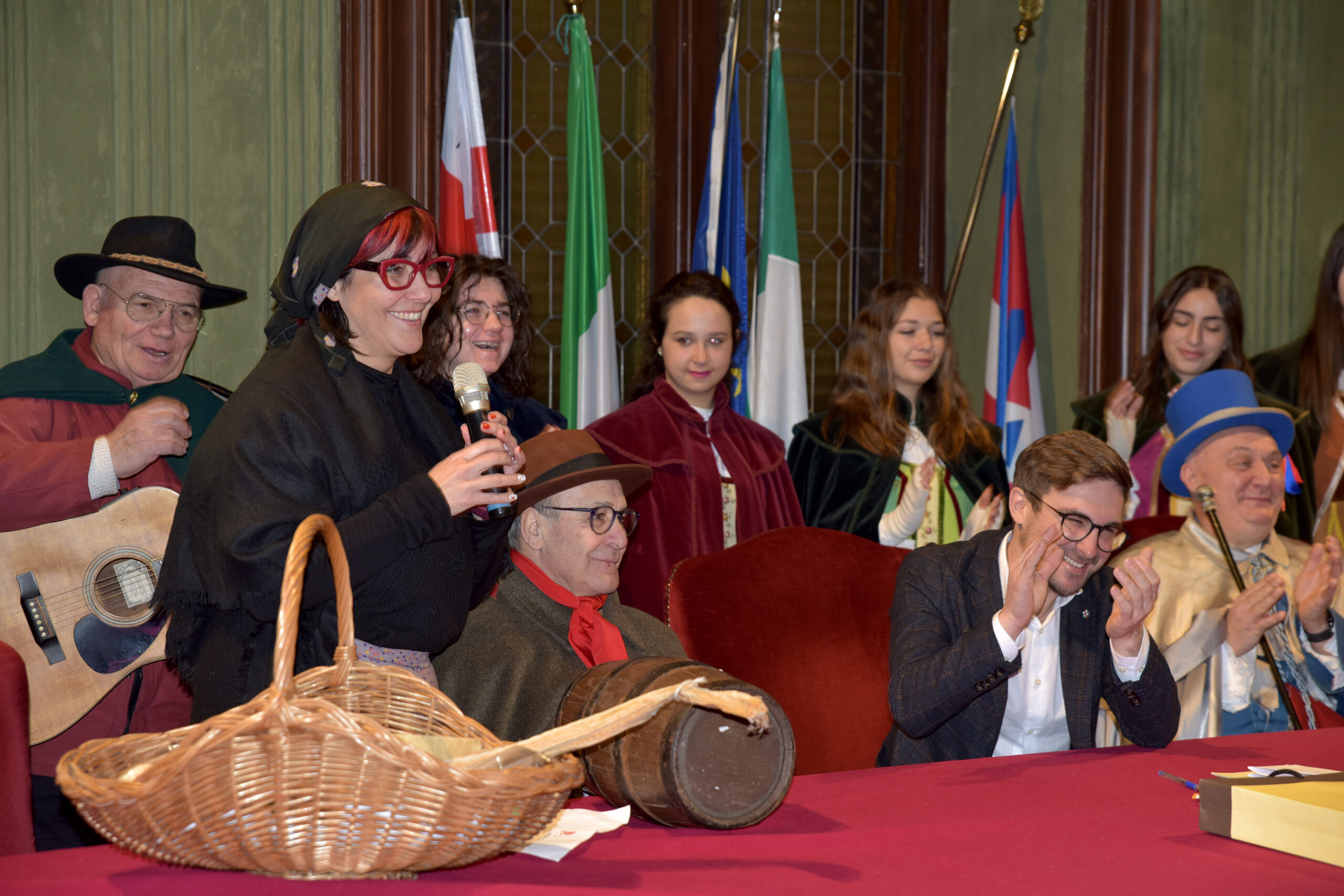 Le maschere della Famija Albeisa al sindaco: «Ma se a Vance interessa la Groenlandia, abbiamo paura per il San Domenico» <p data-wpview-marker=