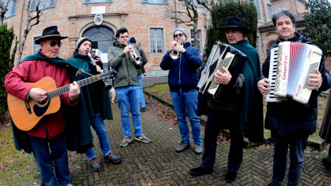 &Egrave; iniziato il Carlev&egrave; benefich della Famija alb&egrave;isa con le prime visite [FOTO] 10