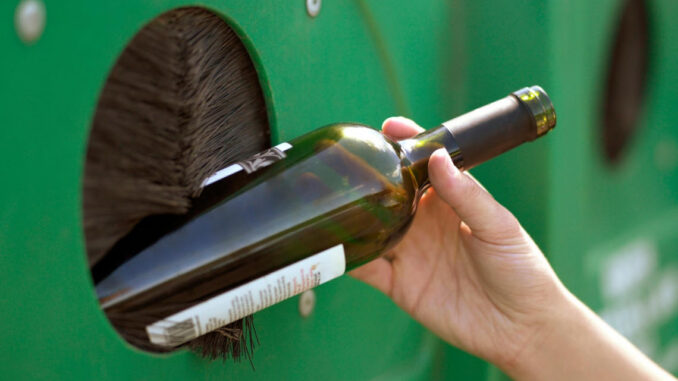 Al via la nuova raccolta del vetro con le campane nel centro di Bra