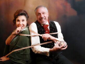 Max Pisu porta Feydeau ad Alba: risate al Sociale