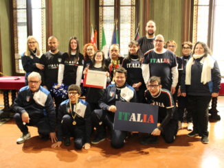 Alba, l’Amministrazione comunale ha consegnato una targa alle Nuvole