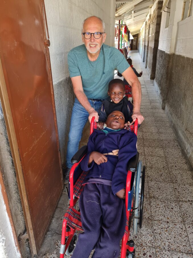 Dal Roero al Kenya: cinque volontari alla struttura che accoglie bambini con disabilità 1