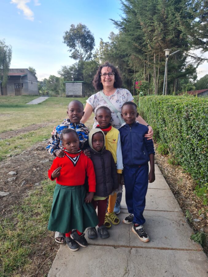 Dal Roero al Kenya: cinque volontari alla struttura che accoglie bambini con disabilità 3