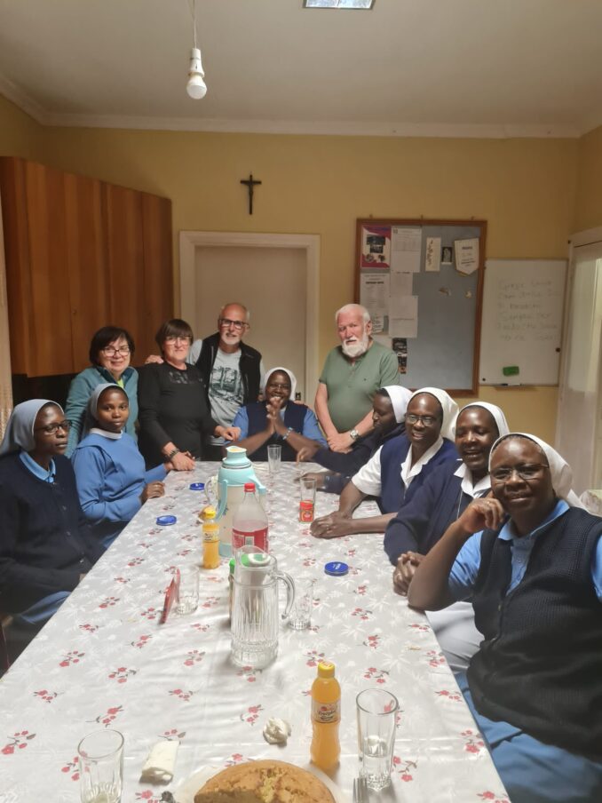 Dal Roero al Kenya: cinque volontari alla struttura che accoglie bambini con disabilità 4