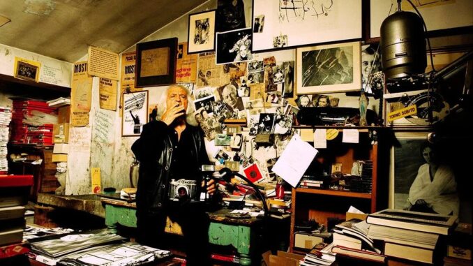 Alla mostra del Gruppo fotografico albese Guido Harari presenta il libro dedicato a Giacomelli 1