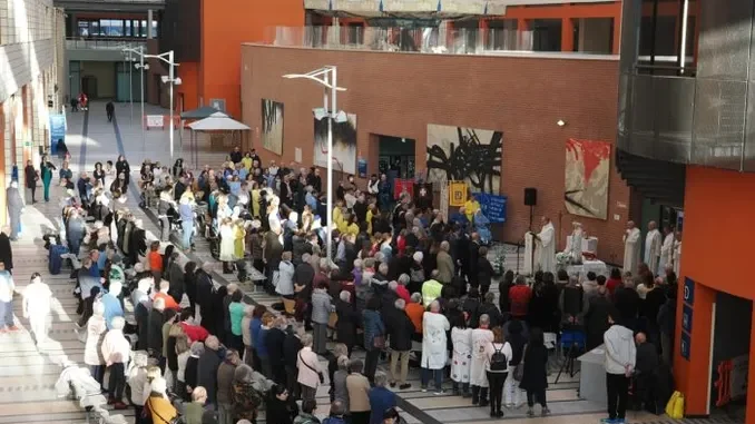 Giornata mondiale del malato, all'ospedale si prega assieme al vescovo di Asti