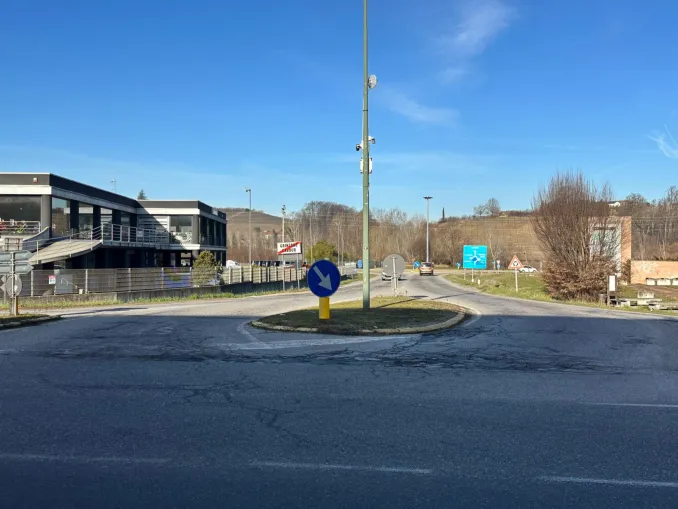 Consegnati i lavori per la nuova rotatoria all'uscita della tangenziale di Piana Gallo a Grinzane Cavour