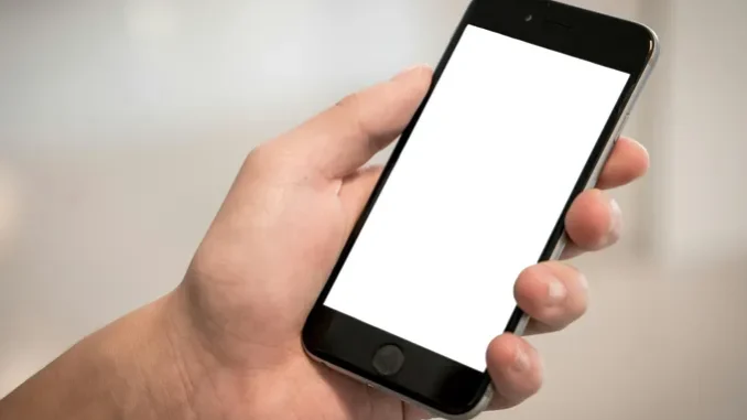 Cuneese a processo per stalking: controllava il telefono e registrava le conversazioni della sua ex