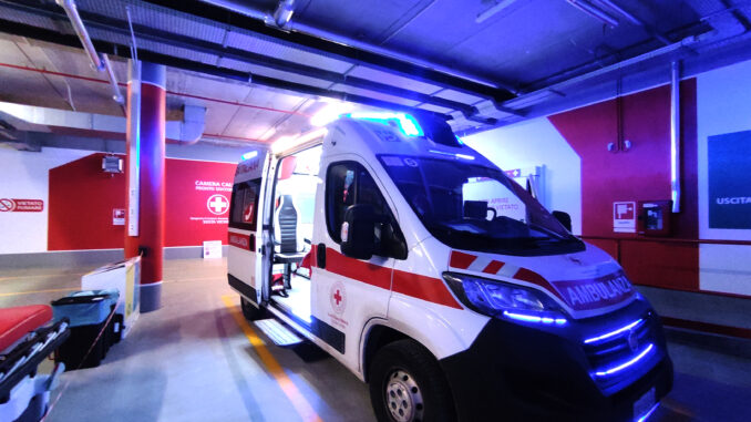 Aggredisce i sanitari in ambulanza, arrestato a Cuneo
