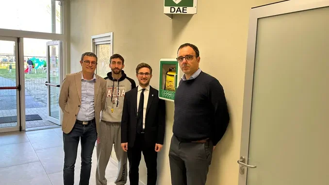 Pallavolo Alba e Olimpo basket donano un defibrillatore per la nuova palestra dei licei