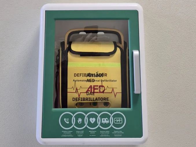 Pallavolo Alba e Olimpo basket donano un defibrillatore per la nuova palestra dei licei 1