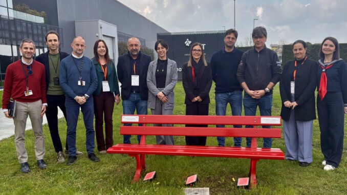 Una panchina rossa all’ITT di Barge contro la violenza