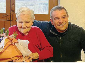 Festa per Carolina Carbone. A 103 anni ogni sera segue Gerry Scotti e canta i brani di Iva Zanicchi