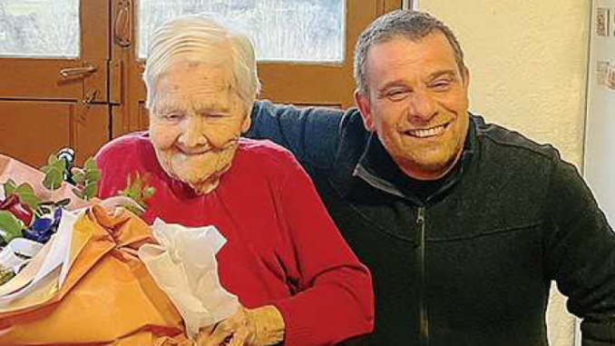 Festa per Carolina Carbone. A 103 anni ogni sera segue Gerry Scotti e canta i brani di Iva Zanicchi
