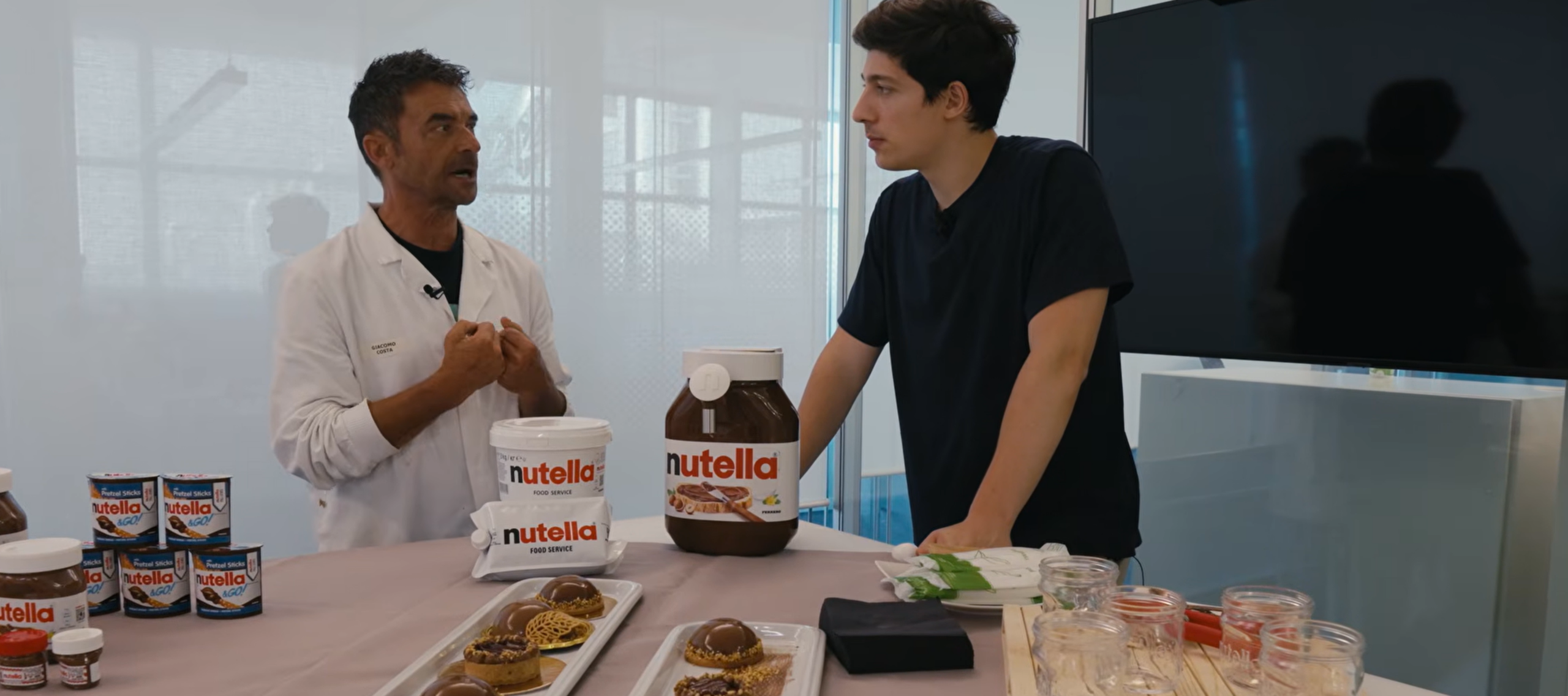Uno youtuber italiano racconta per la prima volta Ferrero dall'interno <p data-wpview-marker=