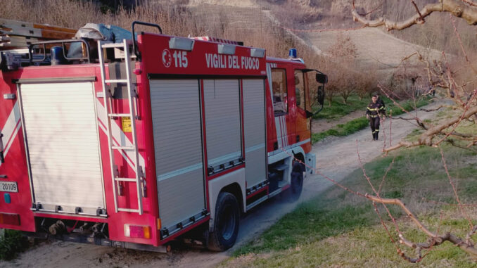 Incendio nelle campagne di Corneliano: a fuoco un capanno agricolo