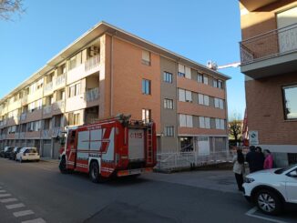 Alba: vento forte scoperchia un tetto in via Scaglione