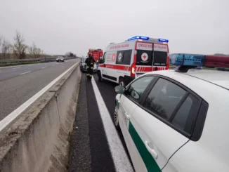Scontro tra una vettura e un autocarro sulla tangenziale di Bra, illese le persone a bordo della Panda