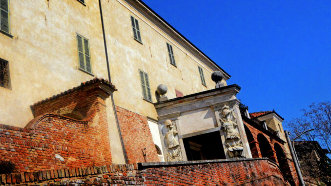 Pocapaglia: il castello torna all’asta. Si parte da 708mila euro