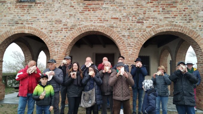 Sulle colline del Roero Sabato santo risuonano le conchiglie dei Tritoni del Roero