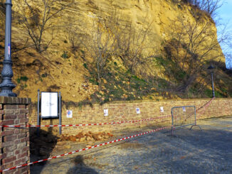 Santo Stefano Roero: rubate due delle tre transenne presenti in piazza sotto la rocca 1