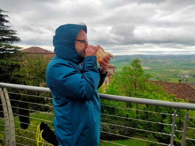 Sulle colline del Roero Sabato santo risuonano le conchiglie dei Tritoni del Roero 1