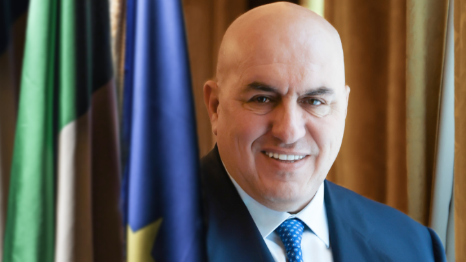 Oggi anche Crosetto sarà in audizione sulla situazione Iran e sulle critiche: «Trovo vergognoso e basso questo modo di fare polemica»