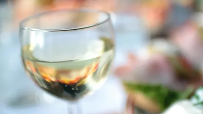 Vino venduto nei supermercati: in Piemonte il più scelto è il Prosecco