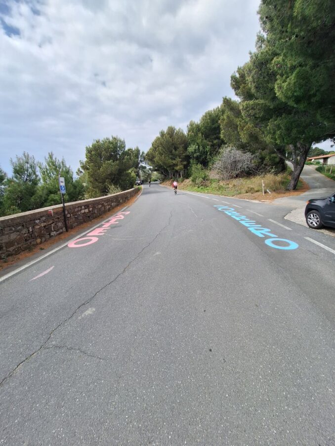 Milano-Sanremo: i tifosi di Matteo Sobrero attendono la corsa sulla Cipressa 1