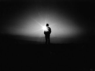 Alba / Alla Galleria Lastra la mostra fotografica "Note bianche" di Gianni Petronio