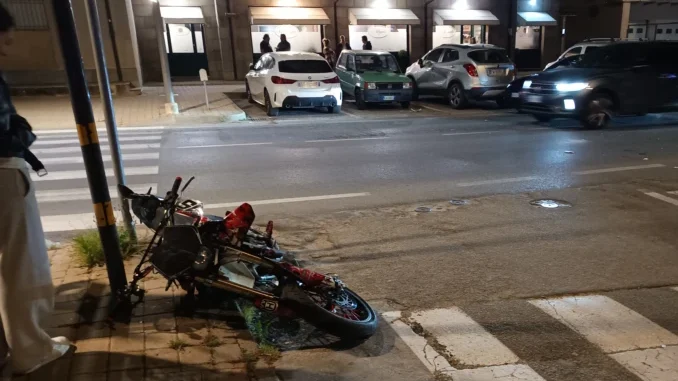 Incidente tra una moto e un'auto in corso Cortemilia ad Alba